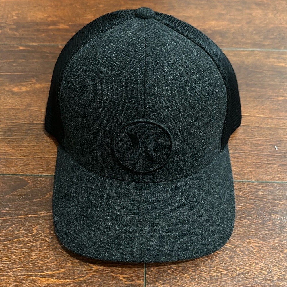 Hurley Men’s Flexfit S/M Hat.